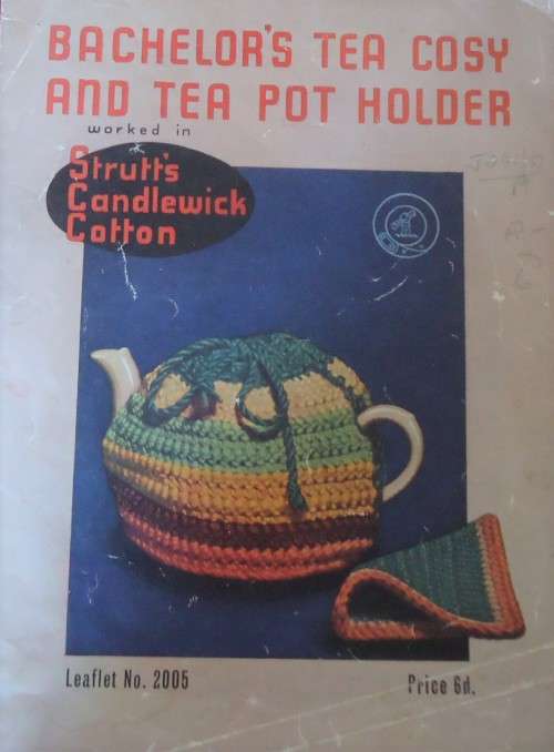BACHELOR`S TEA COSY & TEA POT HOLDER - STRUTTS CANCLEWICK LEAFLET NO 2005.