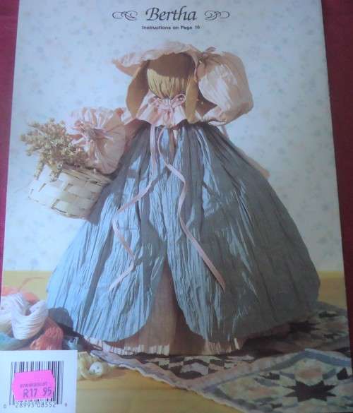 THE GREAT DOLL CAPER - 12 CHARACTER DOLLS TO MAKE - DEBI THOMSON- 16 PAGES