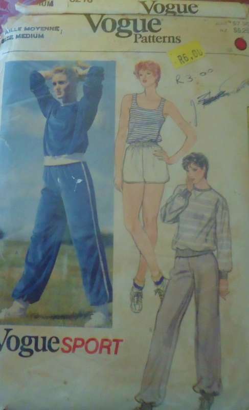VOGUE 8218 TRACKSUIT-SWEATSHIRT-PANTS-SHORTS-TOP SIZE MEDIUM 12- 14 COMPLETE-ZIPLOC BAG