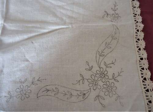STAMPED TRAY CLOTH READY FOR EMBROIDERY WITH LACE EDGES -SIZE 46 X 32 CM: