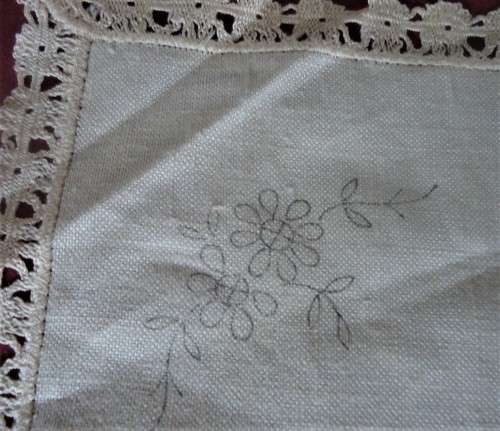 STAMPED TRAY CLOTH READY FOR EMBROIDERY WITH LACE EDGES -SIZE 46 X 32 CM: