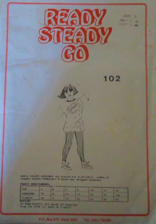 READY-STEADY-GO PATTERN-NUMBER 102 LEGGINGS & OVER SIZE T-SHIRT  AGE 8 YEARS CHEST 63 CM
