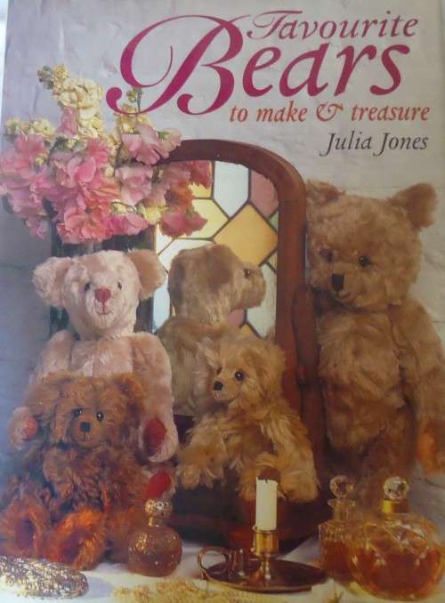 FAVOURITE BEARS TO MAKE & TREASURE - JULIA JONES-116 PAGES HARD COVER WITH PATTERNS & DUST COVER