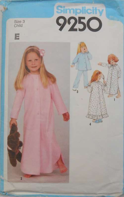 SIMPLICITY 9250 GIRL`S NIGHT GOWN SIZE 3 YEARS SEE LISTING