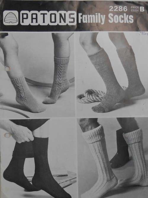 PATONS  2286 - FAMILY SOCKS - EIGHT DESIGNS