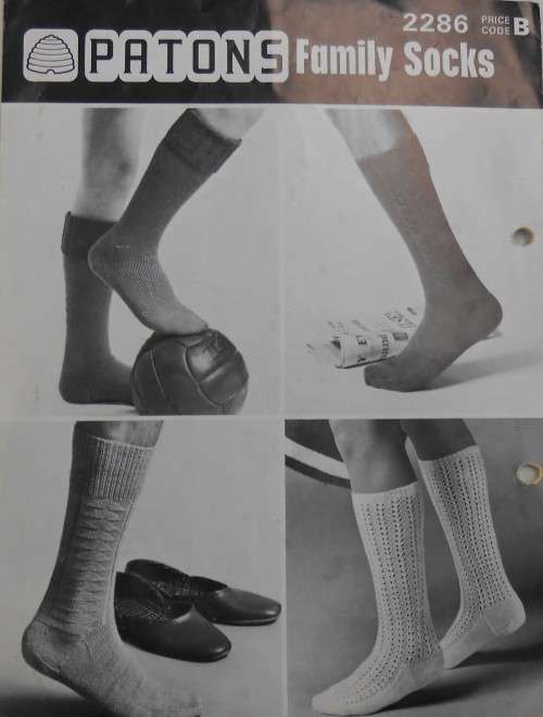 PATONS  2286 - FAMILY SOCKS - EIGHT DESIGNS