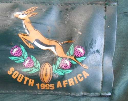 RUGBY 1995 WORLD CUP CADAC SKOTTEL GREEN+ PRINTED 1995 RUGBY LOGO+CADAC BRAAI BAG IN GREEN & GOLD