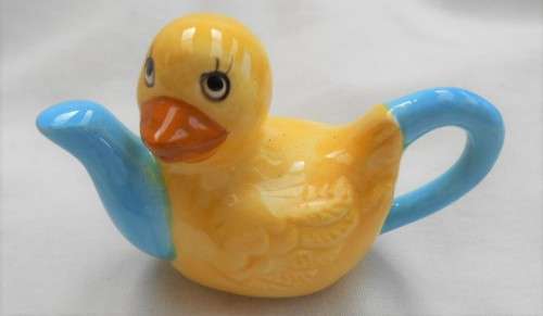 MINIATURE RED ROSE NURSERY RHYME DUCK TEAPOT  - IDEAL FOR YOUR PRINTERS TRAY