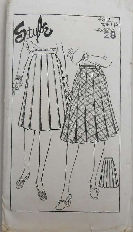 V/VINTAGE STYLE 4612 SLIM FITTING ALL ROUND PLEATED SKIRT SIZE 28 WAIST COMPLETE