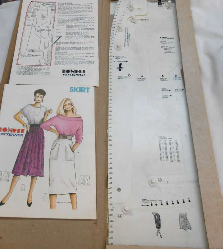 BONFIT SKIRT-BOXED WITH PATTERN & INSTRUCTIONS TO MAKE A SELECTION OF SKIRTS