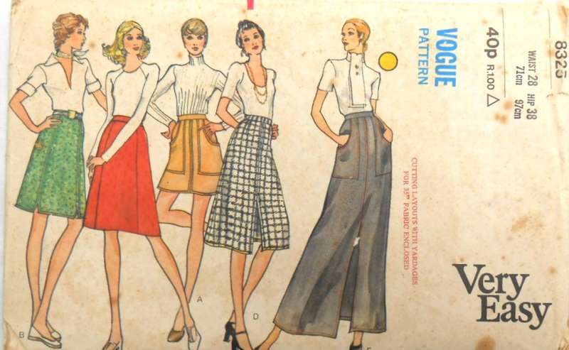 VINTAGE VOGUE 8325 SET OF SKIRTS SIZE WAIST 28 HIP 38 COMPLETE-MOSTLY UNCUT