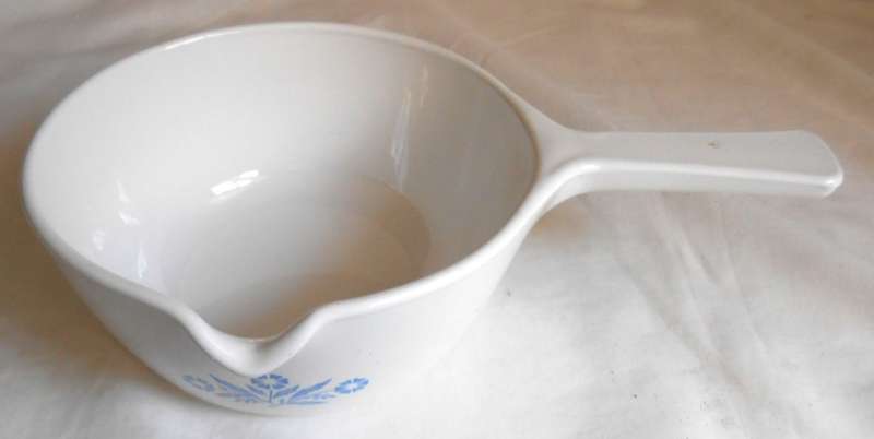 CORNING WARE BLUE CORNFLOWER SMALL SAUCEPAN WITH POURER  14 CM DIAMETER P-89-B - EXCELLENT CONDITION