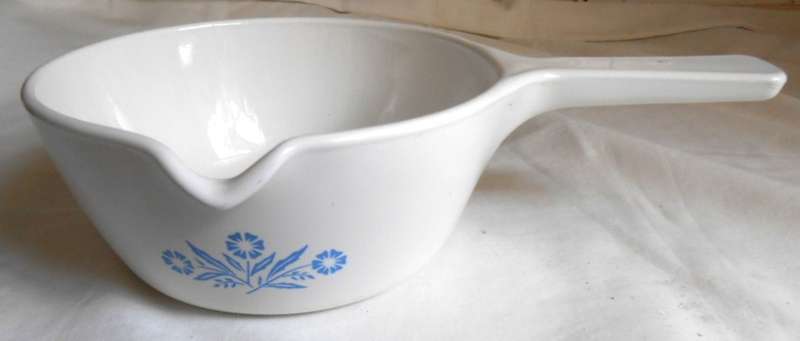 CORNING WARE BLUE CORNFLOWER SMALL SAUCEPAN WITH POURER  14 CM DIAMETER P-89-B - EXCELLENT CONDITION