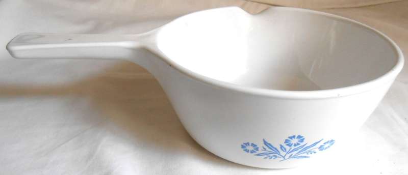 CORNING WARE BLUE CORNFLOWER SMALL SAUCEPAN WITH POURER  14 CM DIAMETER P-89-B - EXCELLENT CONDITION