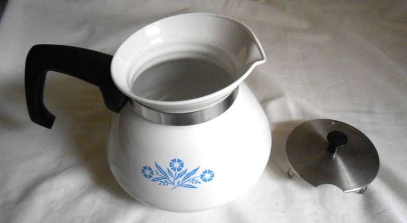 CORNING WARE BLUE CORNFLOWER TEA POT -6 CUP  P-104 IN EXCELLENT CONDITION
