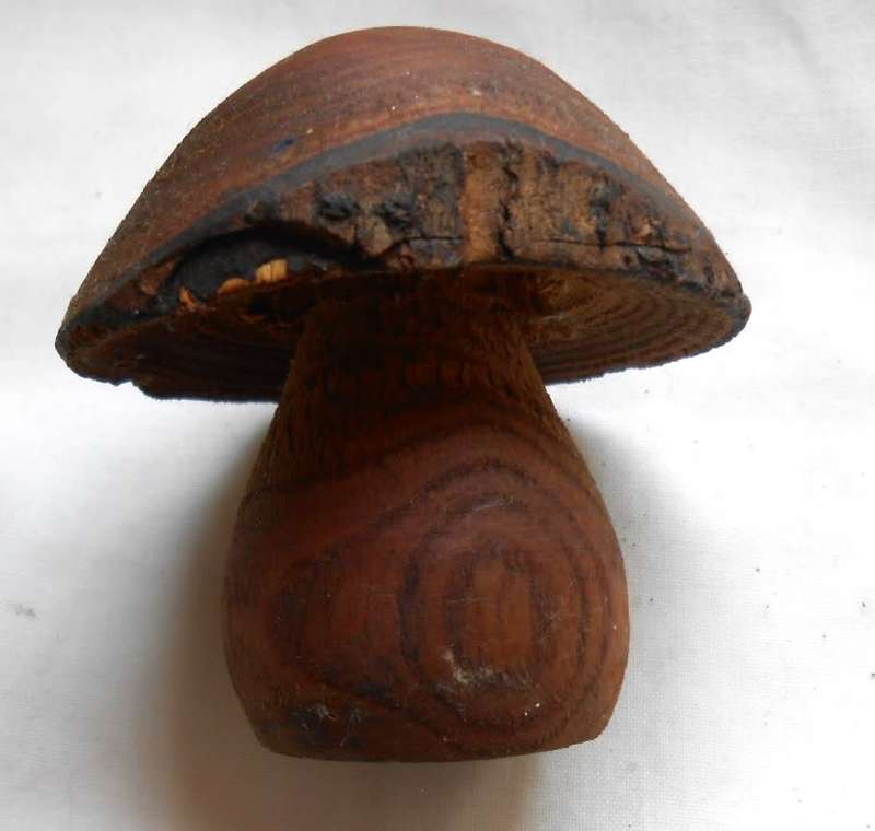 VINTAGE WOODEN DARNING MUSHROOM