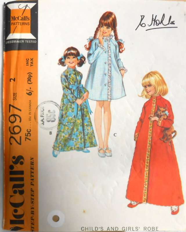 VINTAGE McCALLS 2697 TODDLERS ROBE SIZE 2 YEARS COMPLETE-UNCUT-F/FOLDED-ZIPLOC