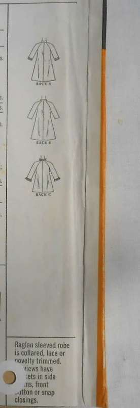 VINTAGE McCALLS 2697 TODDLERS ROBE SIZE 2 YEARS COMPLETE-UNCUT-F/FOLDED-ZIPLOC