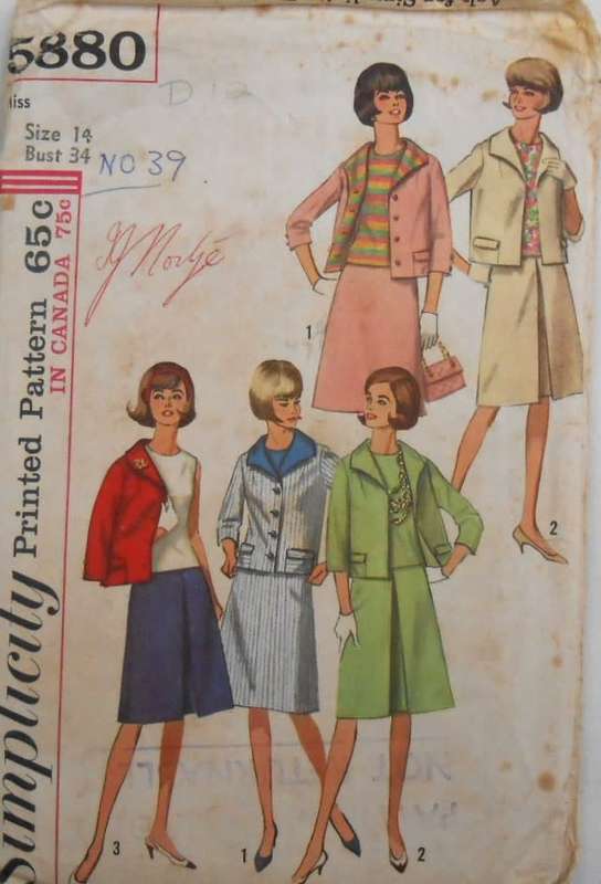 VINTAGE SIMPLICITY 5880 SUIT WITH 2 SKIRTS & OVER BLOUSE SIZE 14 BUST 34 COMPLETE-UNCUT-F/FOLDED