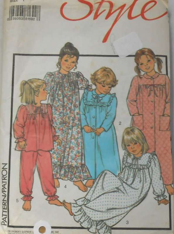 STYLE 4834 KIDDIES QUILTED GOWN-NIGHTDRESS-PJS-SIZE 4 YEARS-COMPLETE-ZIPLOC