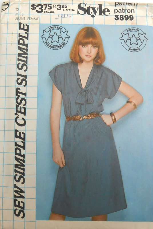 STYLE 2599 PULLOVER DRESS SIZE 12-COMPLETE