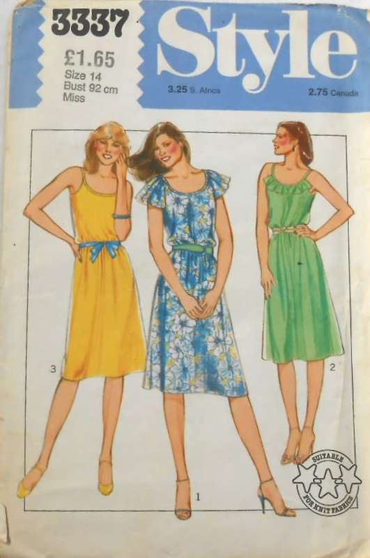 STYLE 3337 PULLOVER DRESS WITH SHOULDER STRAPS SIZE 14 BUST 92 CM COMPLETE