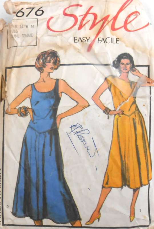 STYLE 4676 BACK BUTTON DRESS SIZE 12-14-16 - COMPLETE-CUT TO 16-ZIPLOC