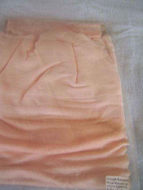 Rare to find!!! 1940's KAYSER BONDOR SILK STOCKINGS WITH SEAMS - UNUSED!
