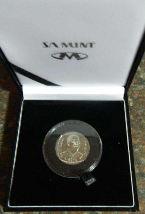 2000 MANDELA R5 COIN IN SAM BOX - USED COIN - BID PER COIN