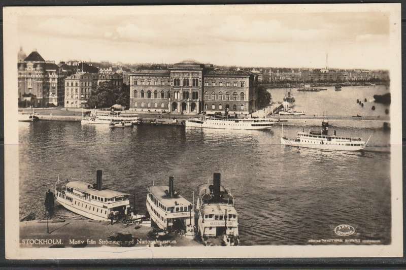A PICTURE POST CARD  STOCKHOLM NATIONAL MUSEUM AND BOATS AT HARBOUR MINT LOOK SCAN