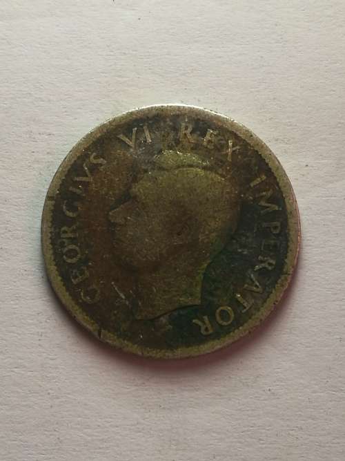 1942 SHILLING UNION OF SOUTH AFRICA COLLECTORS COIN .