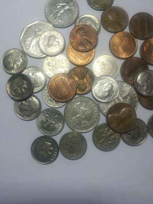 SELECTION OF WORLD COINS AMERICA AND OSTEREICH 36 COINS .