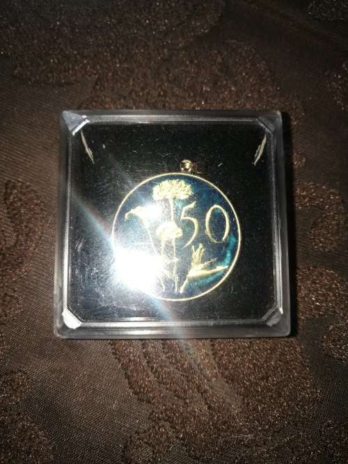 1980 50 cent colour enameled coin south africa in ms condition souvenir coin .