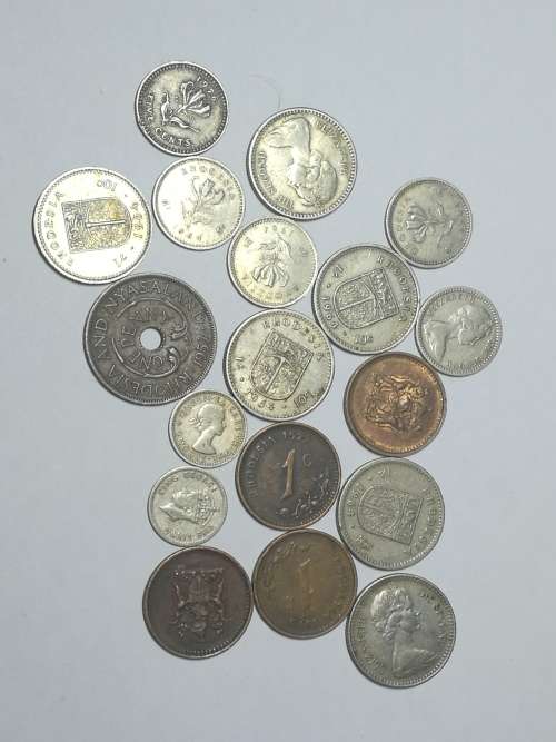 SELECTION OF RHODESIA AND RHODESIA AND NYASALAND COINS .