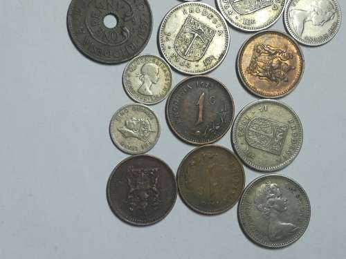 SELECTION OF RHODESIA AND RHODESIA AND NYASALAND COINS .