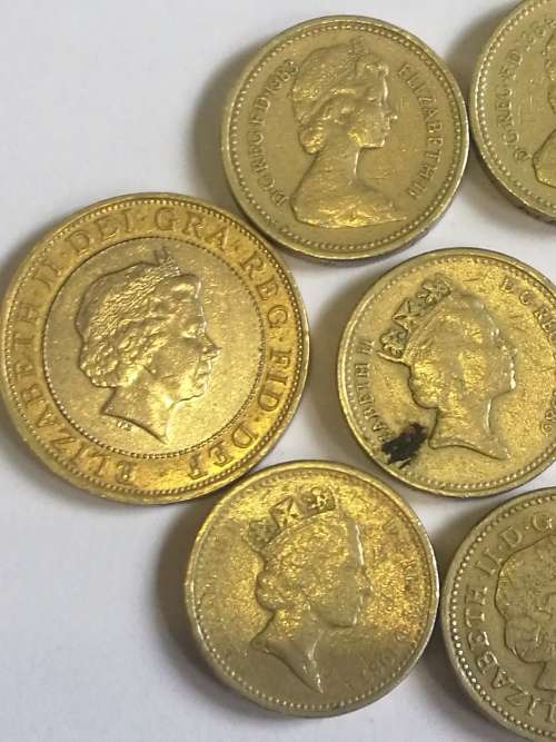 SELECTION OF BRITISH POUND COINS . SOME RARE .