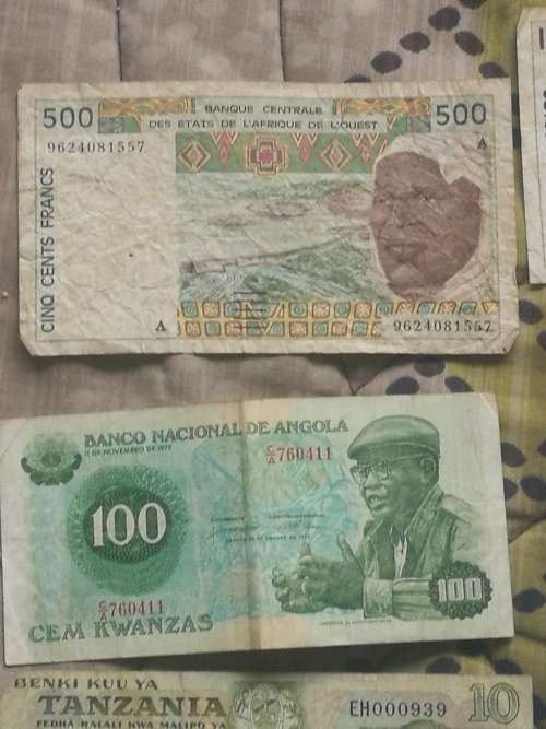 SELECTIO OF WORLDBANKNOTES LOW STARING BID R1. 21 BANKNOTES DENOMATISED.