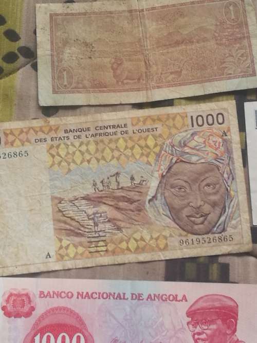 SELECTIO OF WORLDBANKNOTES LOW STARING BID R1. 21 BANKNOTES DENOMATISED.