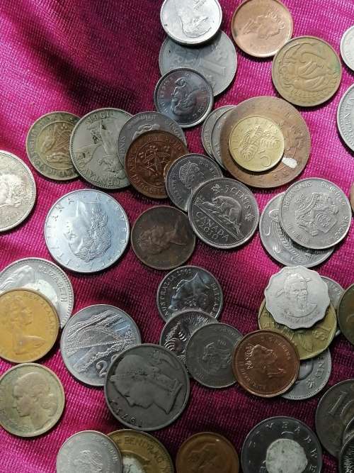 SELECTION OF WORLDCOINS .