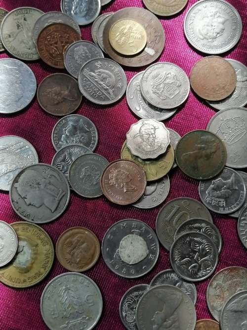 SELECTION OF WORLDCOINS .