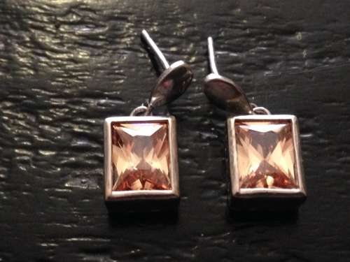 STERLING SILVER EARRINGS WITH GOLDEN CITRINE FACETED STONES