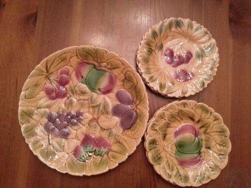 Very Valuable Sarreguemines Set of 6 Plates + Big Serving Bowl!