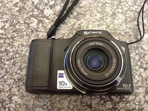 Sony Cybershot 10.1MP Camera (DSC-H20)