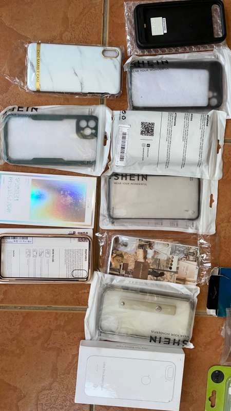 BARGAIN!!!!Bulk Lots Assorted Smart Phones/iPads/Kindle Covers/Screen Protectors e.t.c