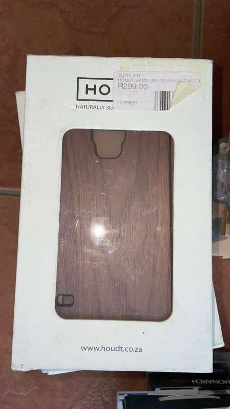 BARGAIN!!!!Bulk Lots Assorted Smart Phones/iPads/Kindle Covers/Screen Protectors e.t.c