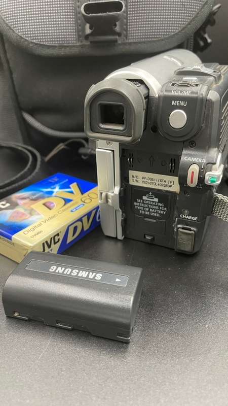 SAMSUNG DIGITAL CAMCORDER WITH MINI DV AND CARRY BAG!!!