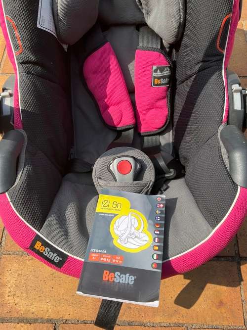 Preloved Besafe Izi Go+Modular Black & Pink Retail R5999!!!