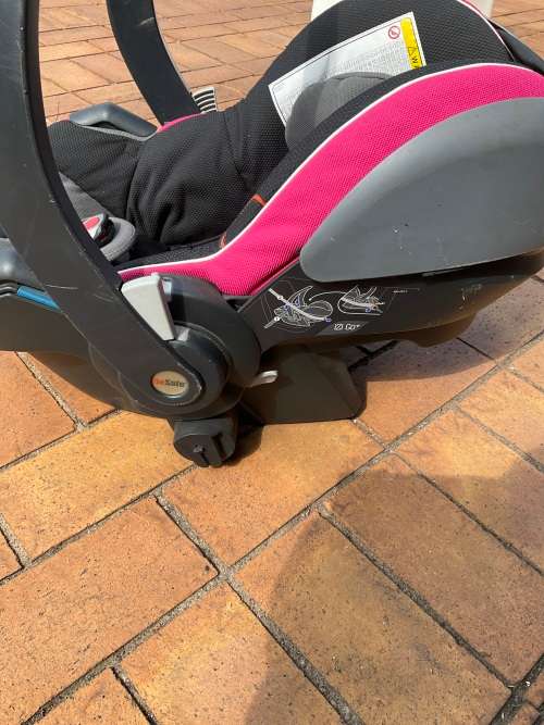 Preloved Besafe Izi Go+Modular Black & Pink Retail R5999!!!