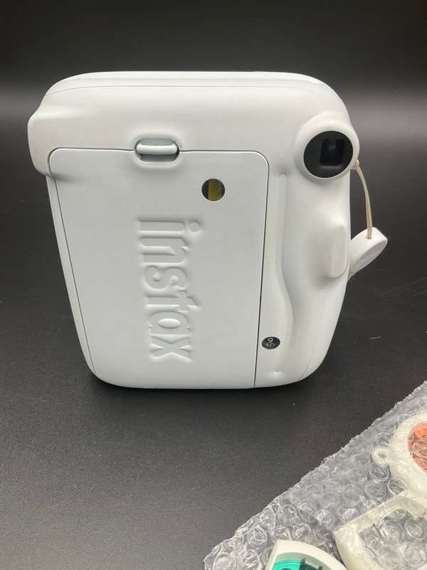 FUJIFILM INSTAX MINI 11 INSTANT FILM CAMERA