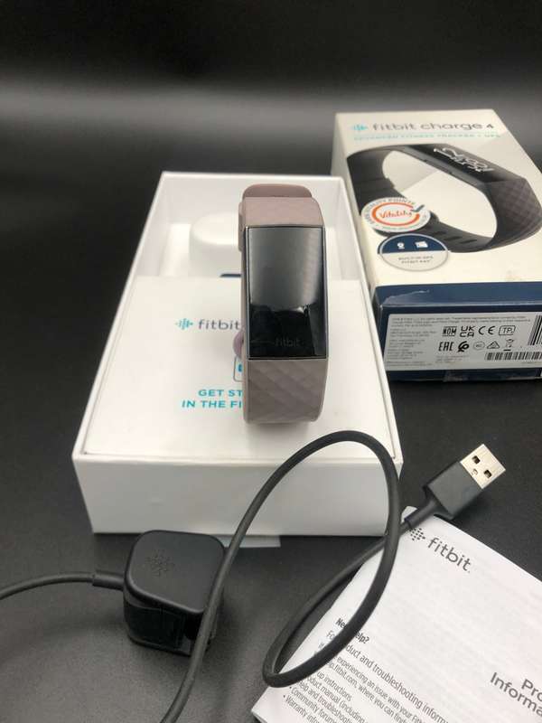 Fitbit Charge 4 Advance Fitness tracker+ GPS (Pls Read)